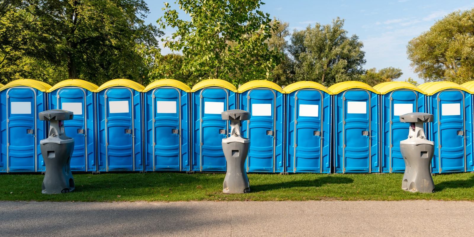 The Importance of Portable Toilets and Hand Wash Stations at Field Offices