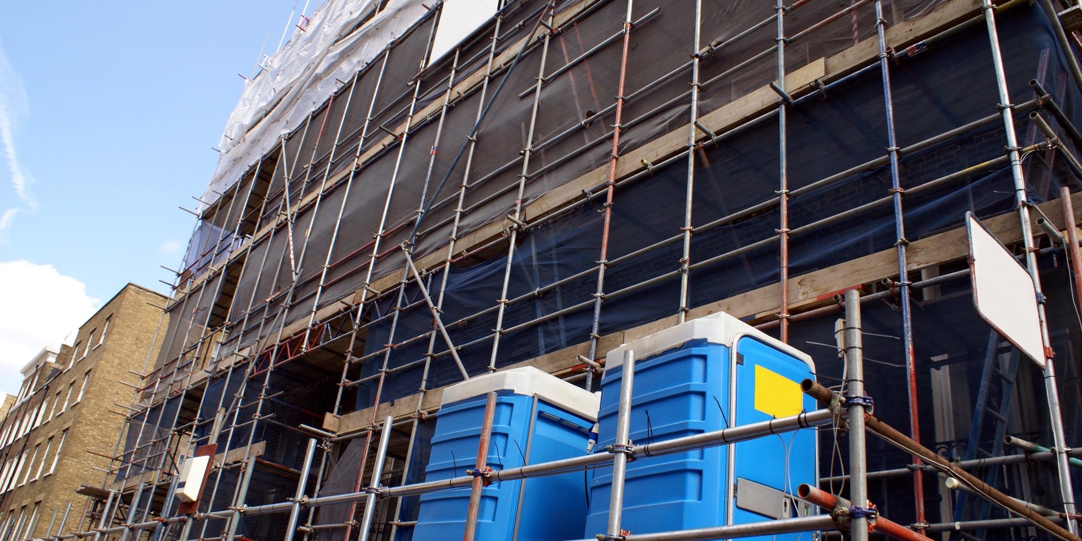 How Portable Toilets Improve Worker Productivity on Large Construction Sites